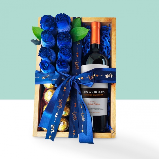 Regalo con rosas chocolates y vino para Hombre